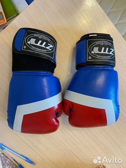 Боксерские перчатки 10 oz