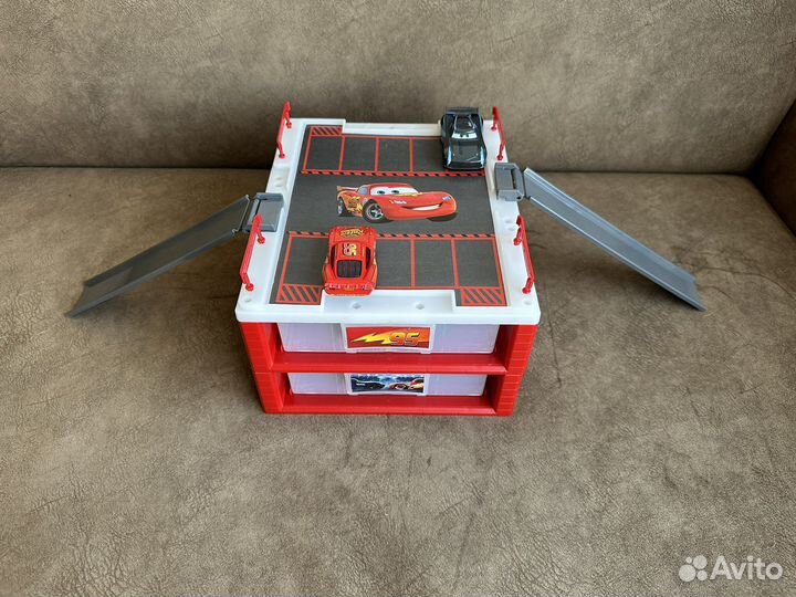 Паркинг парковка Тачки Молния Маквин новая