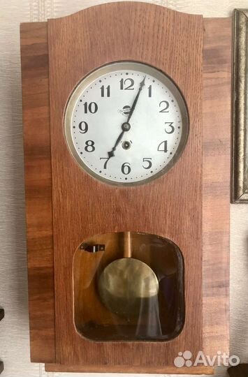 Старые настенные часы 