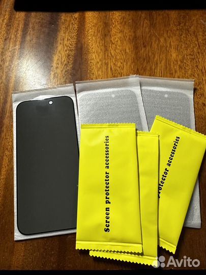 Защитное стекло антишпион на iPhone 14 Pro