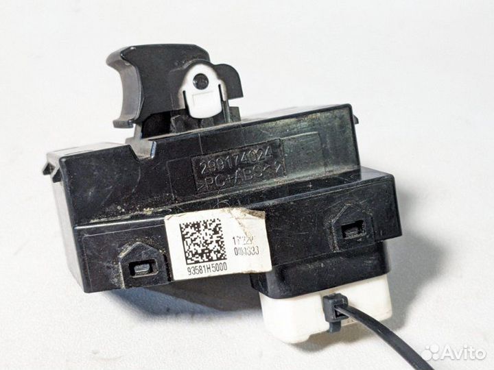 Кнопка стеклоподъемника задняя левая Hyundai