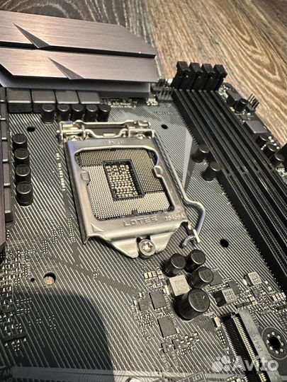 Материнская плата asus ROG strix Z-270E Gaming