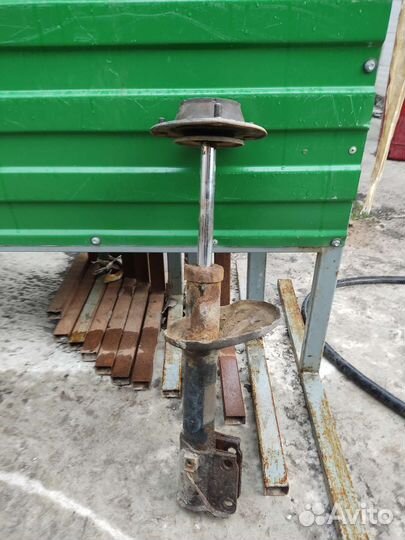 Стойка передняя левая hyundai Tucson 2008