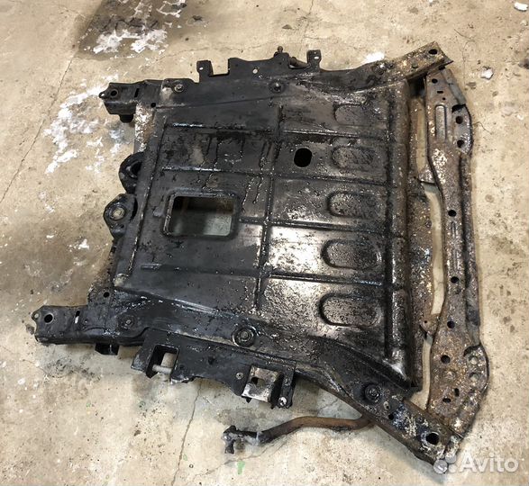 Подрамник Рено Дастер