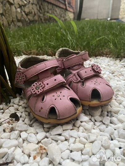 Ботинки и босоножки для девочки