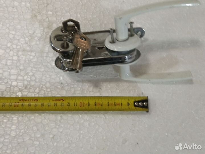 Замок дверной