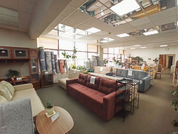 Торговый зал в географическом центре, 285 м²