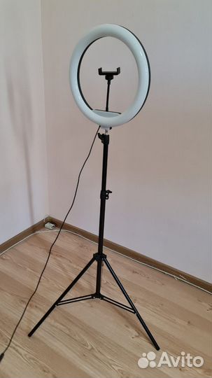 Кольцевая лампа со штативом