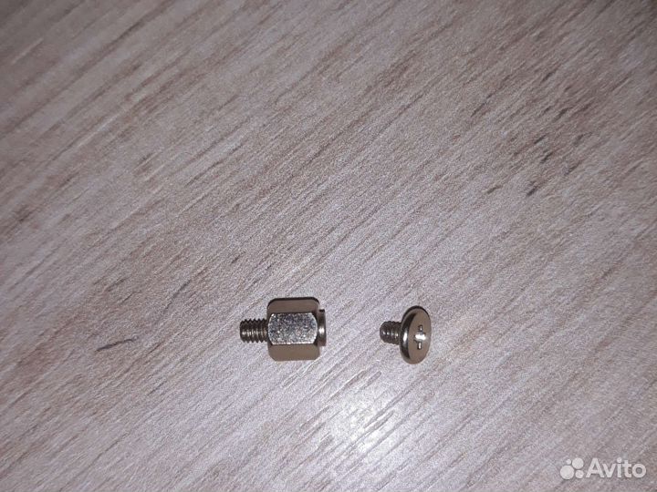 Винт со стойкой для крепления nvme