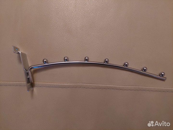 Крючок для стеновых панелей для ожежды с вешалками