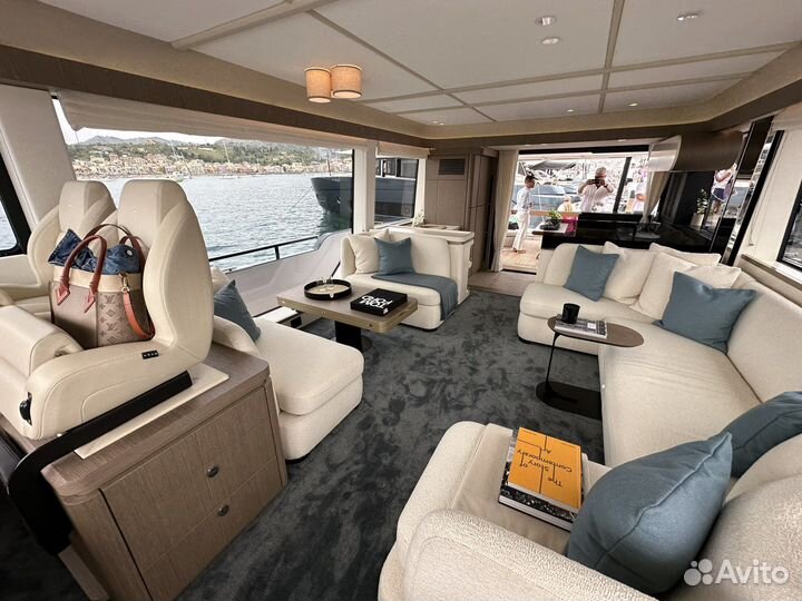 Моторная яхта Azimut Magellano 60, 2025