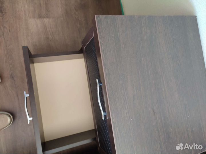 Тумба прикроватная