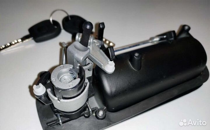 Ручка внеш VW Caddy,Golf,T5,Sharan с ключами новая