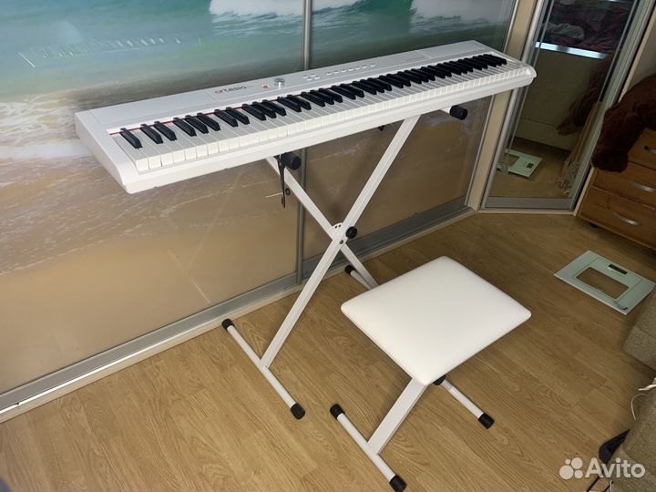 Новое цифровое пианино белое с банкеткой