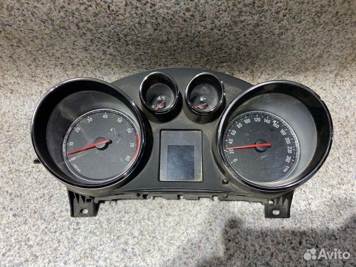 Панель приборов Opel Insignia