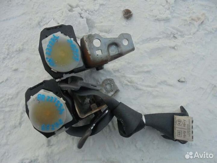 Ремень безопасности задний Toyota Celica ZZT231