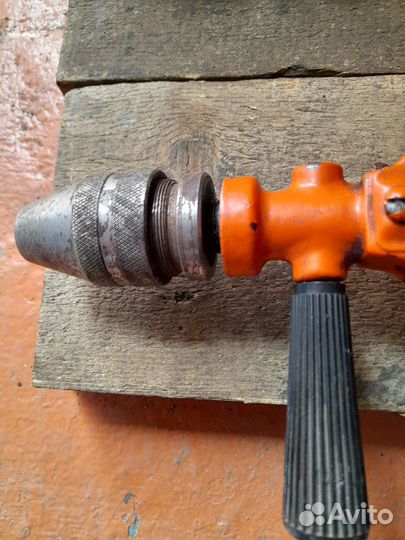 Ручная дрель производства Польша