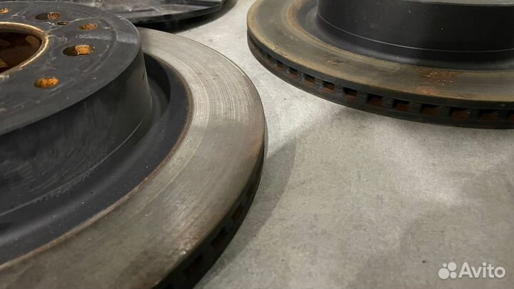 Тормозные диски на Toyota Land Cruiser 300 TLC 300