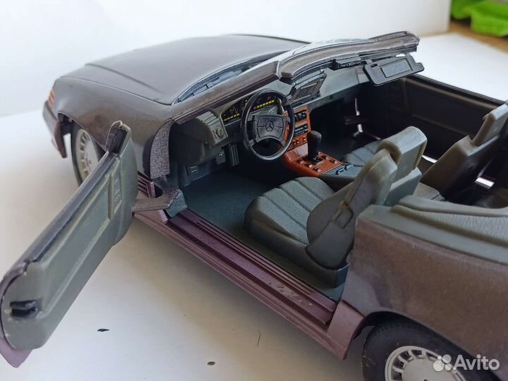 1:18 Maisto Mercedes SL