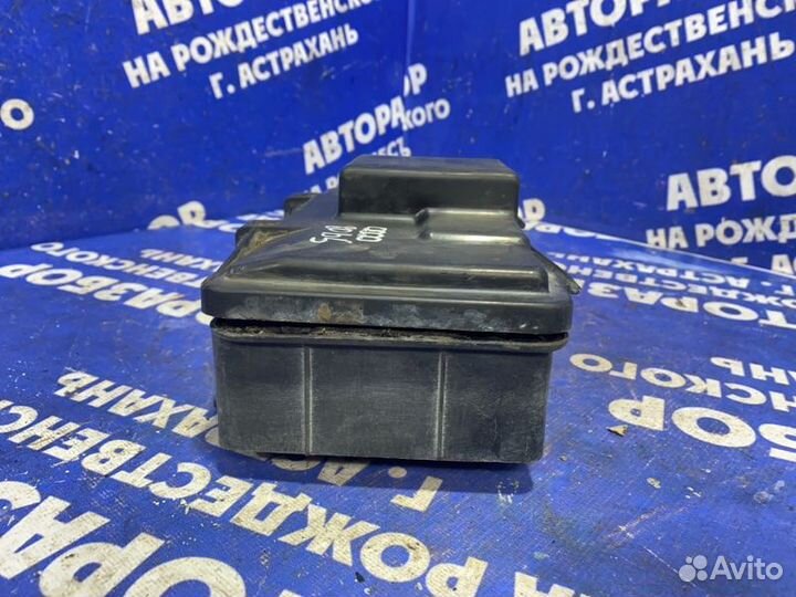 Блок предохранителей Audi 80 седан 1991