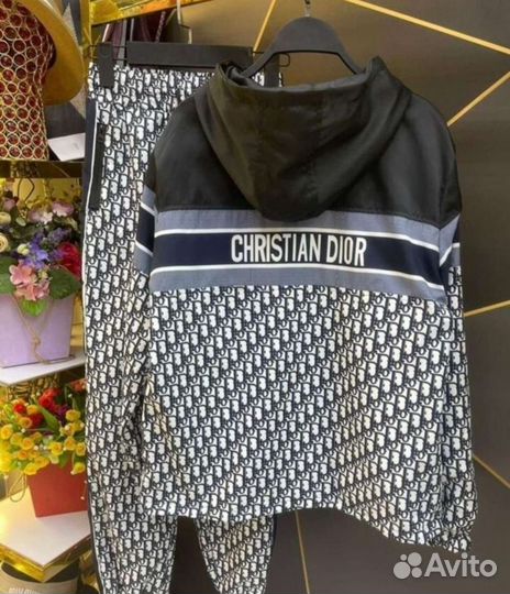 Женский спортивный костюм