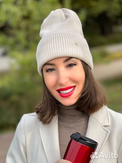 Шапка женская бежевая весна