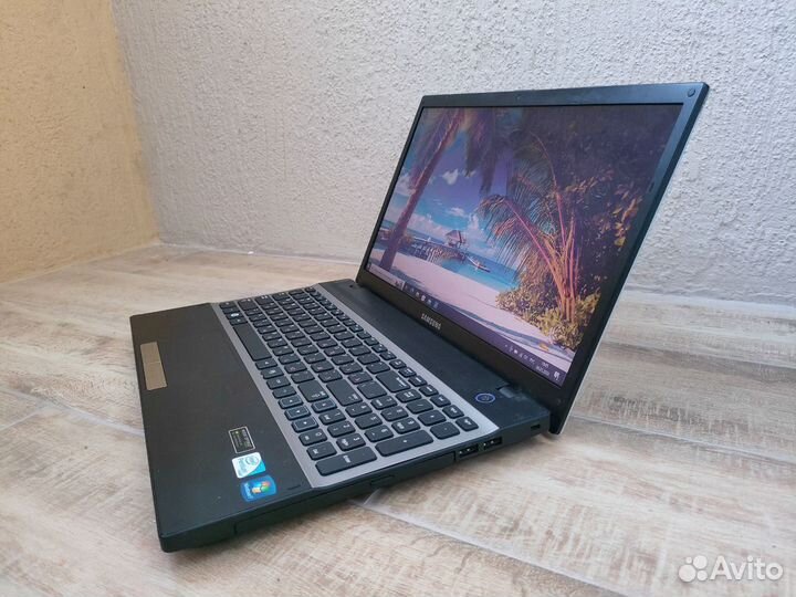 Ноутбук Samsung i3/SSD/6GB