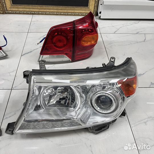 Фары и фонари Toyota Land Cruiser 200 2012-2015