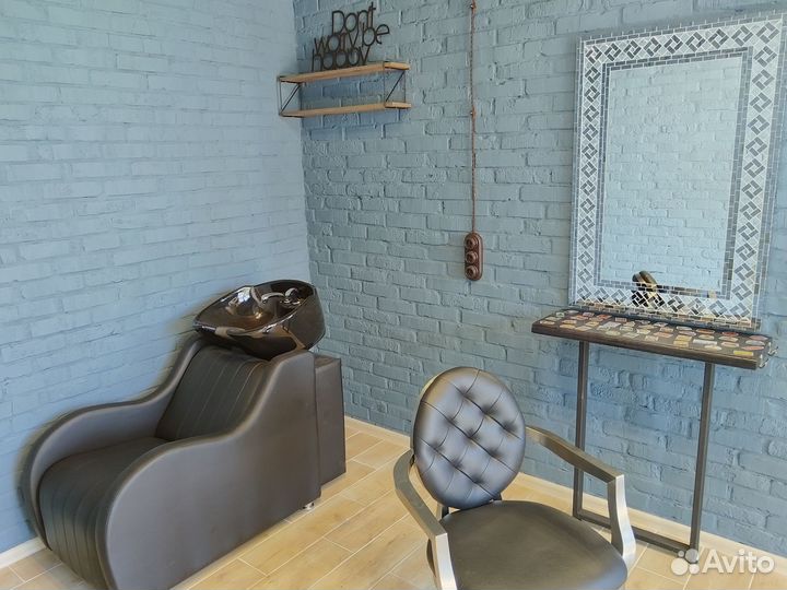 Аренда парикмахерское кресло / маникюрный стол