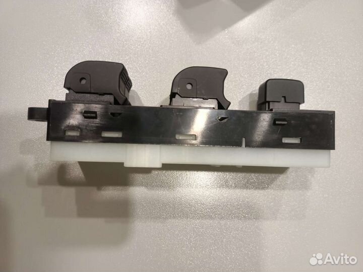 Переключатель управления главным стеклом на Фольцв