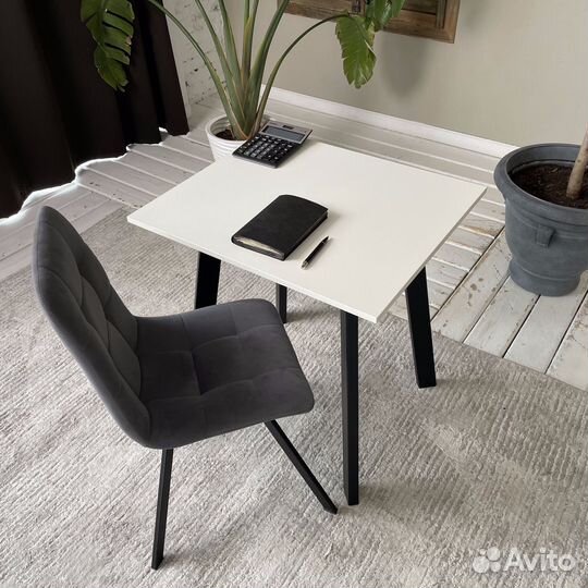 Компьютерный стол Ник 70*60 см. Черные ножки