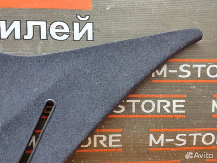 Обшивка стойки задняя левая Mercedes-Benz C-Class