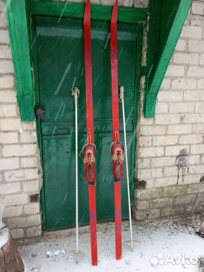 Лыжи беговые с ботинками 41 размер и палками