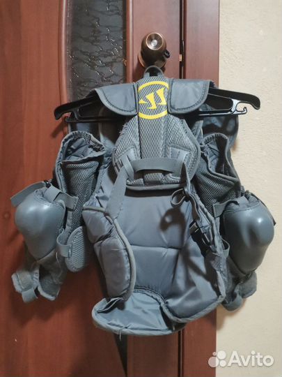 Вратарский нагрудник,трусы вр. JR, ролики