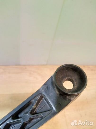 Поводок стеклоочистителя передний правый Toyota