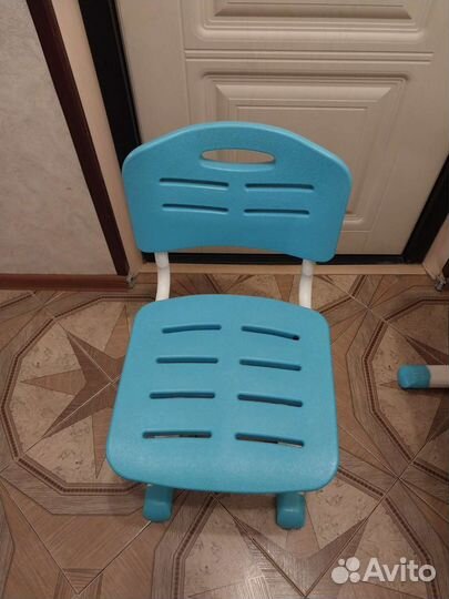 Школьная парта и стул