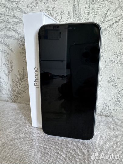Телефон iPhone XR