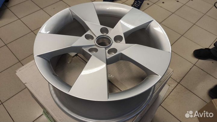 Диск на skoda Octavia A7 R17 ET 49 denom