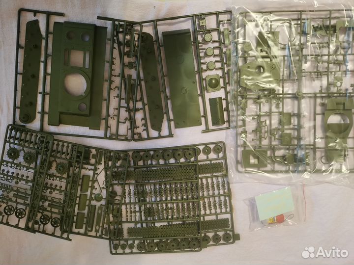 Сборная модель Советского тяжелого танка кв-2