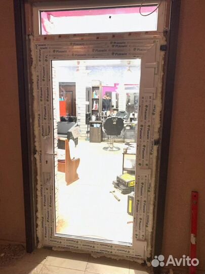 Дверь новая с ролетом