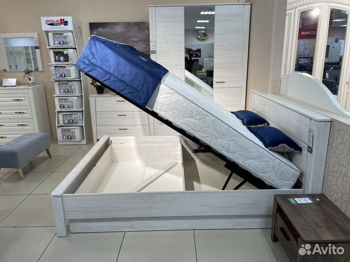 Кровать двухспальная