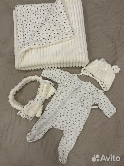 Детские вещи на выписку