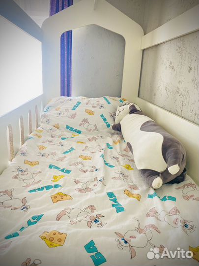 Двухярусная кровать домик