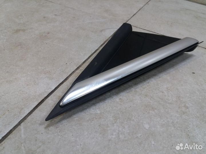 Накладка переднего крыла правого Peugeot 3008 2010