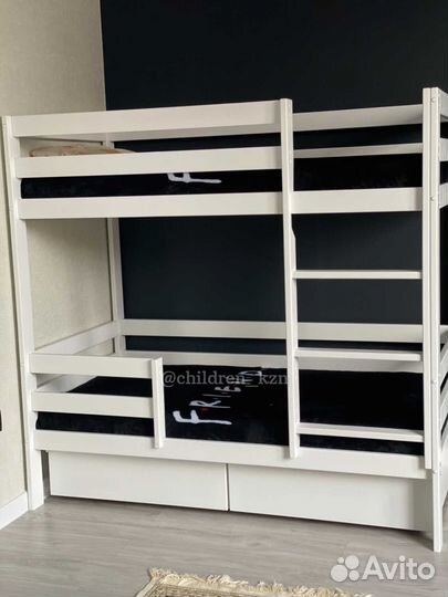 Детская двухъярусная кровать