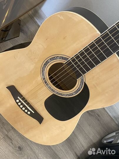 Продам акустическую гитару