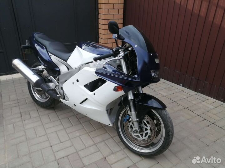 Yamaha fzr1000