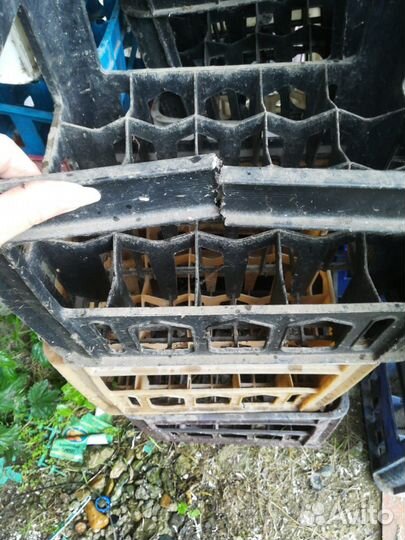 Пластиковые ящики для бутылок с дефектами