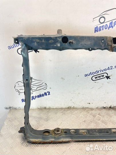 Рамка радиатора (телевизор) Toyota Corolla ZRE151L