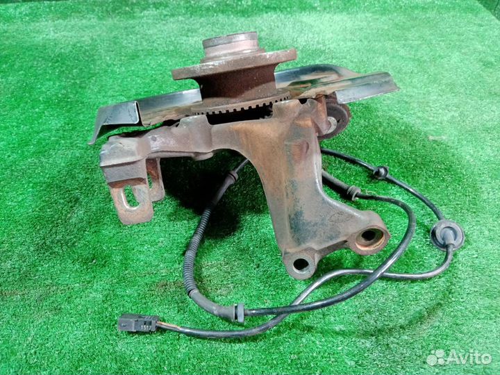 Цапфа задняя правая Audi A4 8E B7 ALT (2.0) 2007